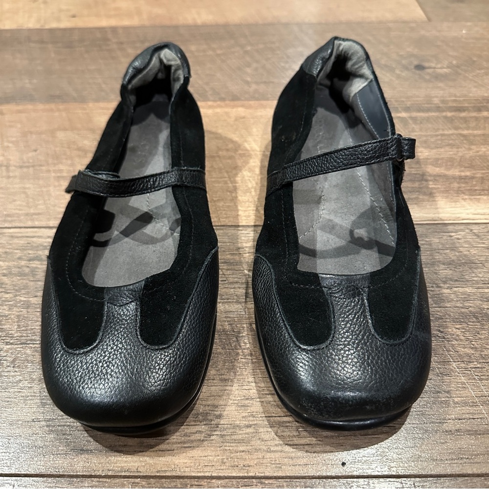 AEROSOLES Black Mary Jane Flats - Picture 2 of 8